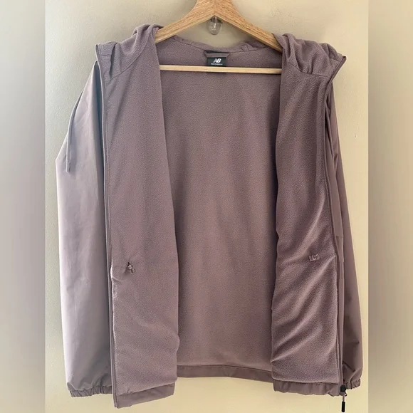 EUC New Balance Women's Mauve Utility Hooded Windbreaker Jacket Size XL - Picture 4 of 5